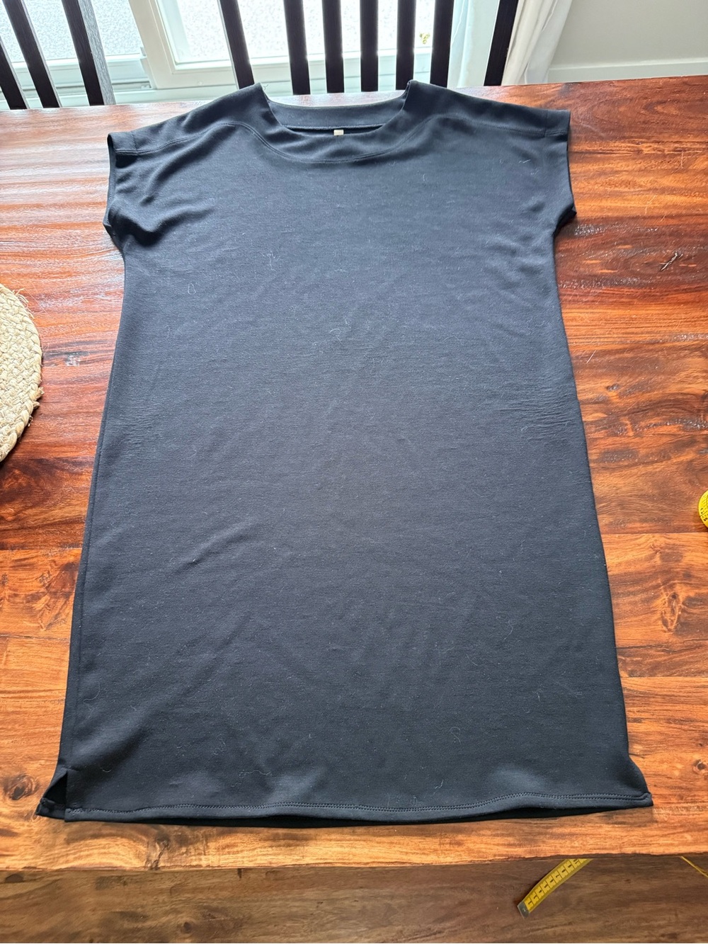 Women's Black Cap-Sleeve Midi Shift Dress